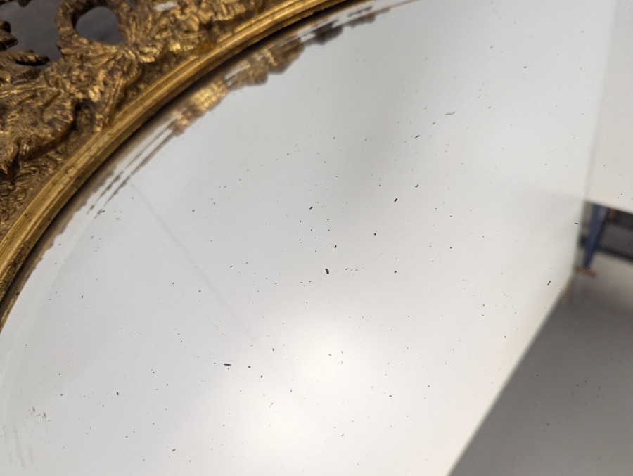 Miroir époque Napoléon III en bois et stuc doré