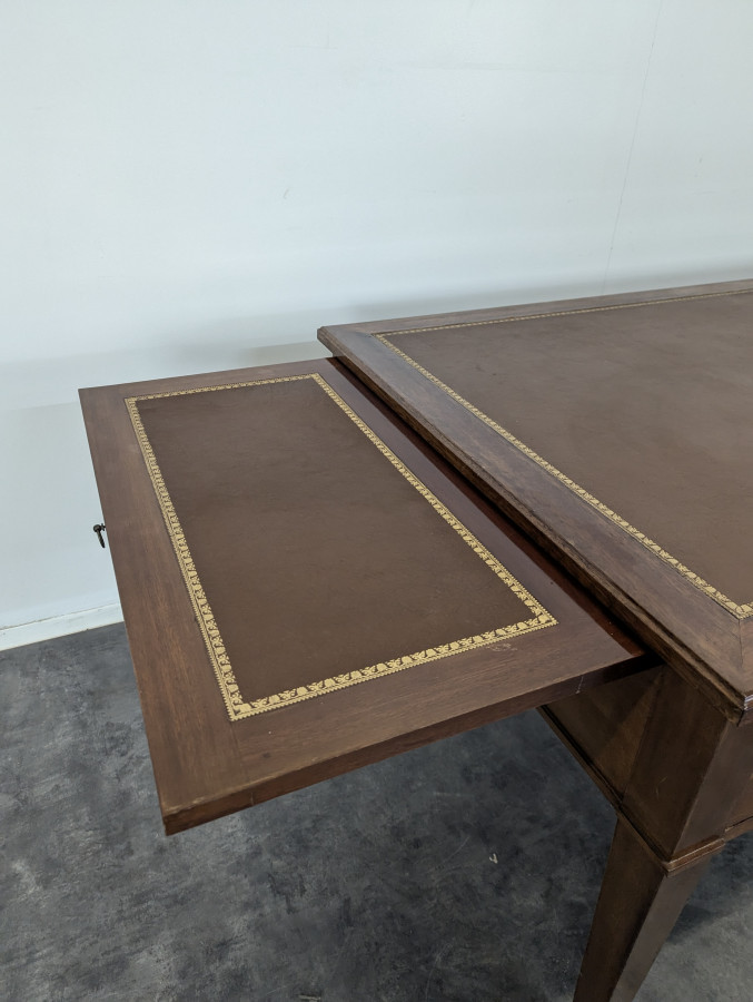Bureau de ministre en Acajou provenant du Sénat Français
