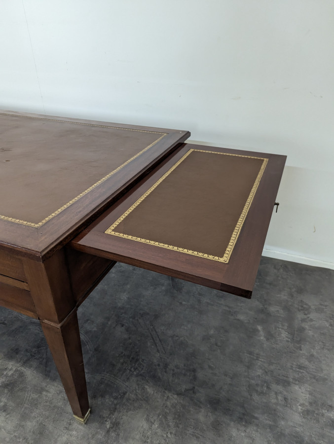 Bureau de ministre en Acajou provenant du Sénat Français