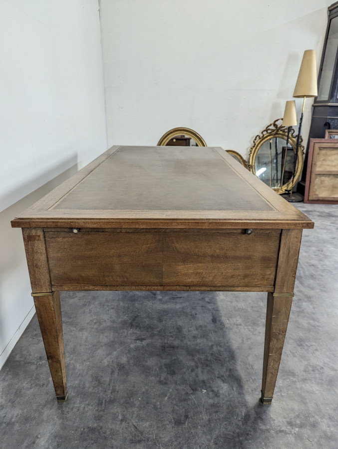 Bureau de ministre en Noyer provenant du Sénat Français