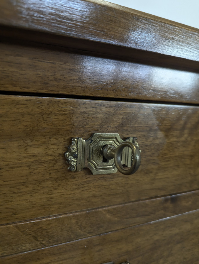 Bureau de ministre en Acajou provenant du Sénat Français