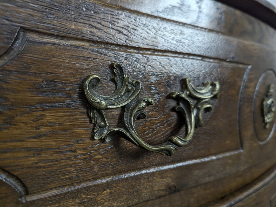 Commode en chêne de style Louis XV néo rustique