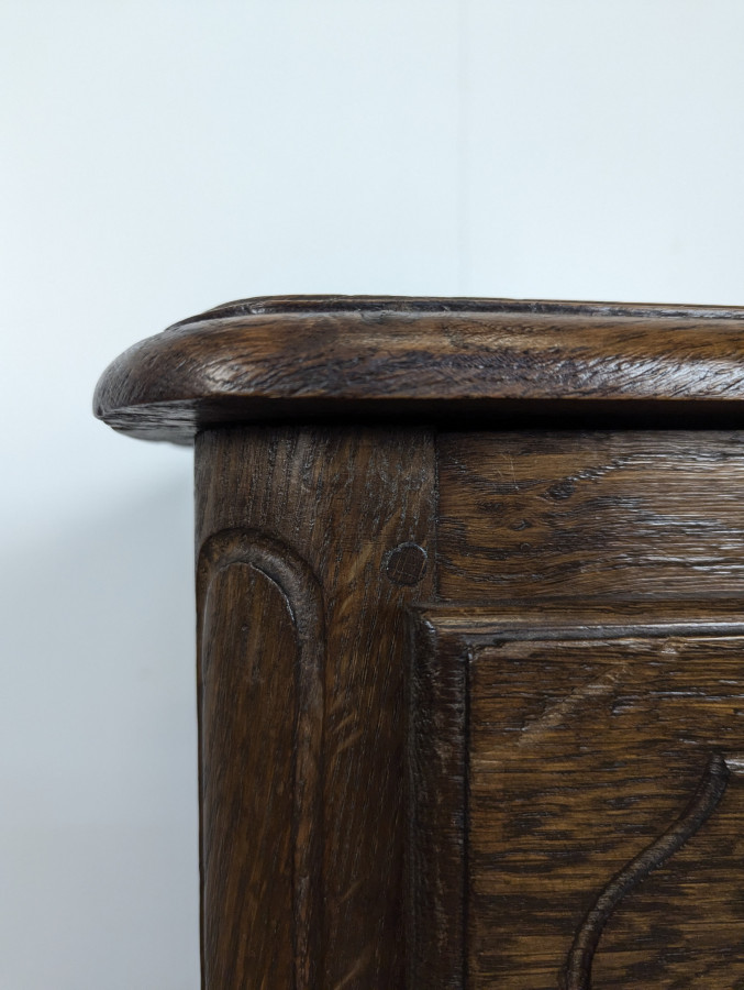 Commode en chêne de style Louis XV néo rustique