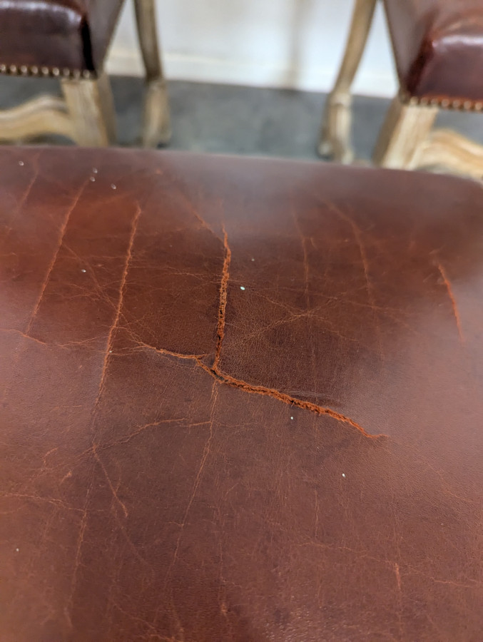 Série de 6 chaises de style Renaissance Espagnol en chêne cérusé
