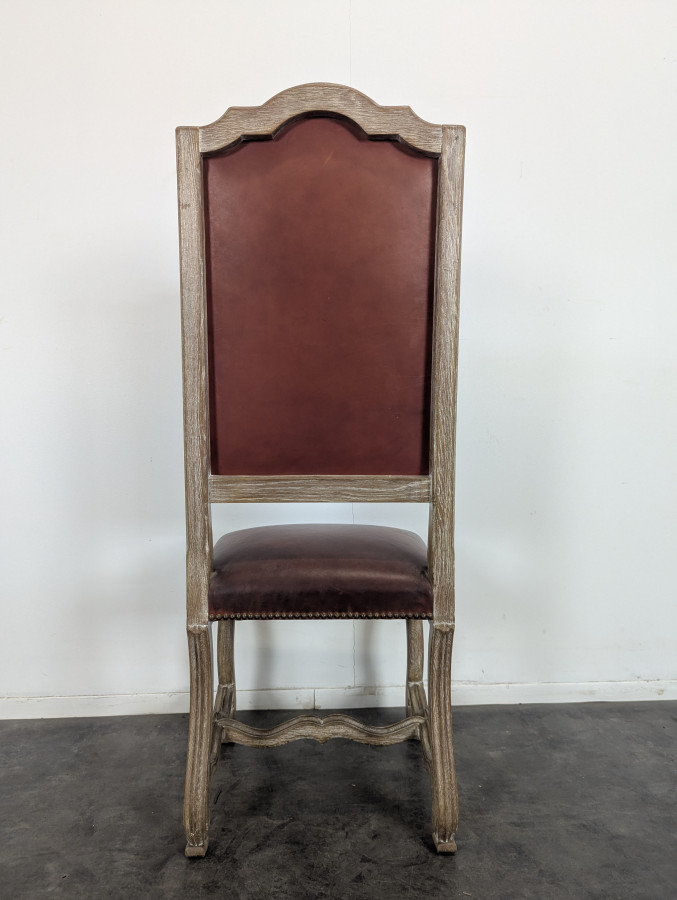 Série de 6 chaises de style Renaissance Espagnol en chêne cérusé