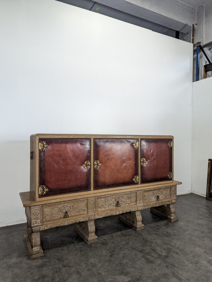 Enfilade de style Renaissance Espagnol en chêne cérusé