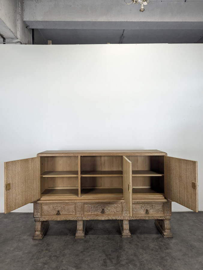 Enfilade de style Renaissance Espagnol en chêne cérusé
