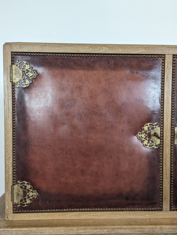 Enfilade de style Renaissance Espagnol en chêne cérusé