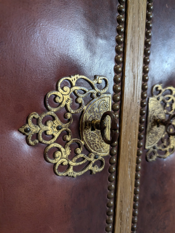 Enfilade de style Renaissance Espagnol en chêne cérusé
