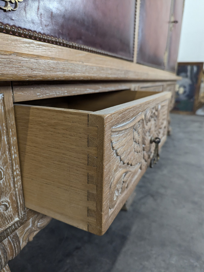 Enfilade de style Renaissance Espagnol en chêne cérusé