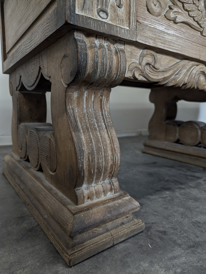 Enfilade de style Renaissance Espagnol en chêne cérusé