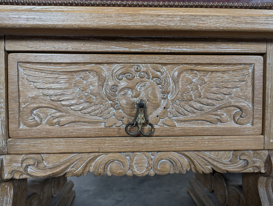Enfilade de style Renaissance Espagnol en chêne cérusé