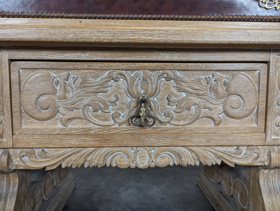 Enfilade de style Renaissance Espagnol en chêne cérusé