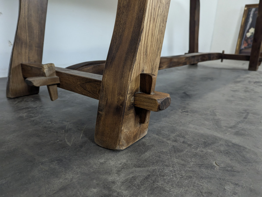 Table brutaliste de Aranjou