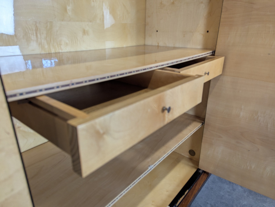 Armoire penderie des années 60 vernis polyestère