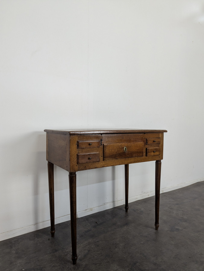 Coiffeuse en Noyer époque XVIII ème