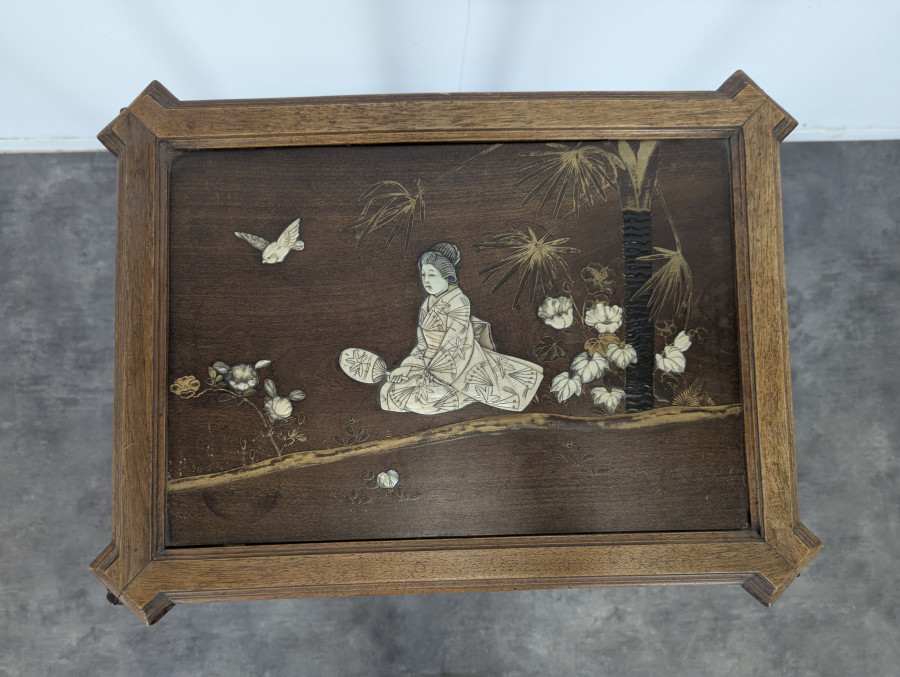 Sellette Japonaise à décor de marqueterie d'os