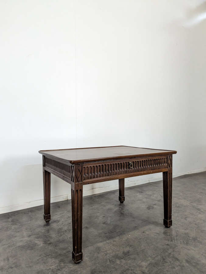 Table dite de Cabaret en Acajou massif époque XVIII ème