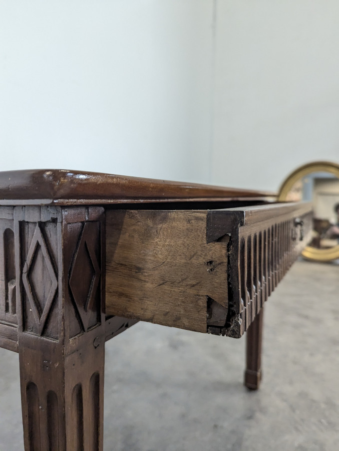 Table dite de Cabaret en Acajou massif époque XVIII ème