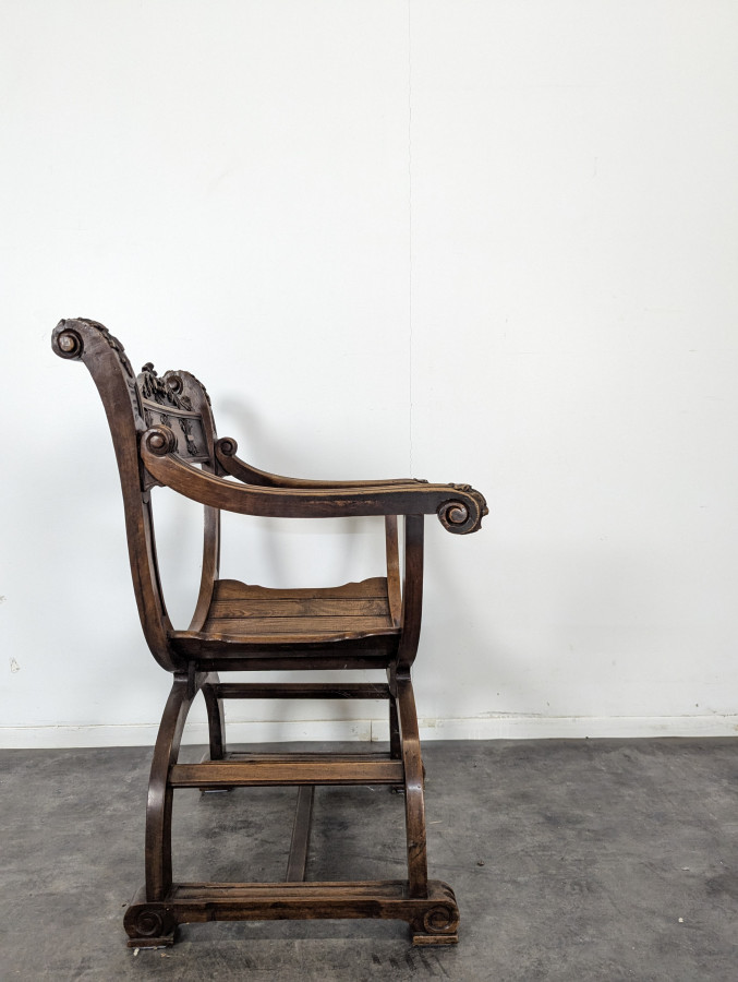 Fauteuil Curule Dagobert en Noyer