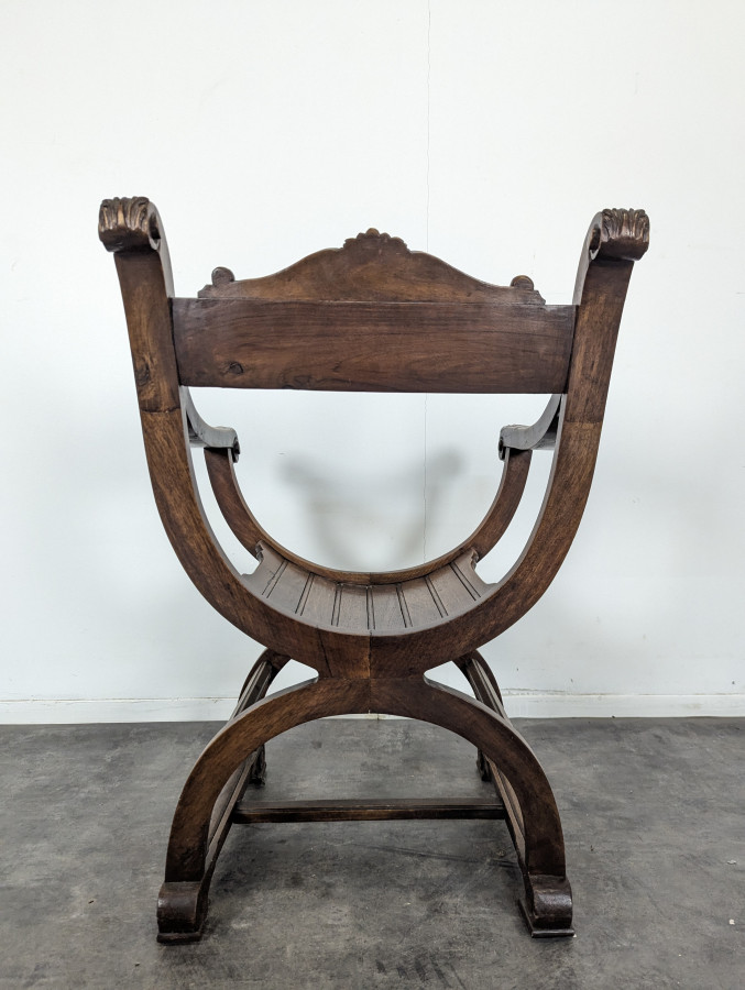 Fauteuil Curule Dagobert en Noyer