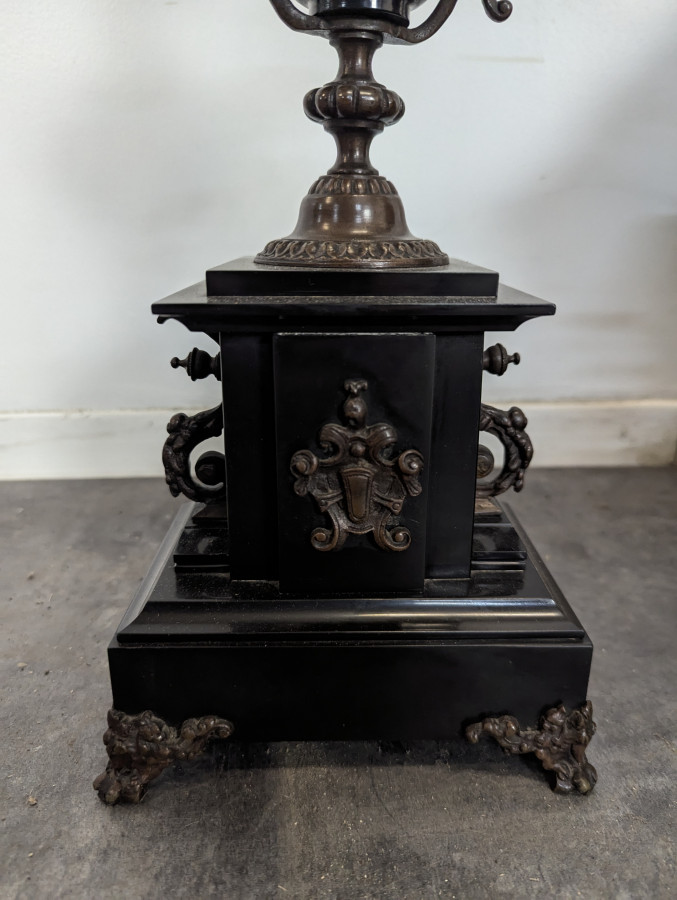 Garniture de cheminée fin XIX ème en Marbre noir