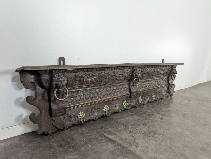 Etagère murale de style Renaissance en chêne fin XIXème