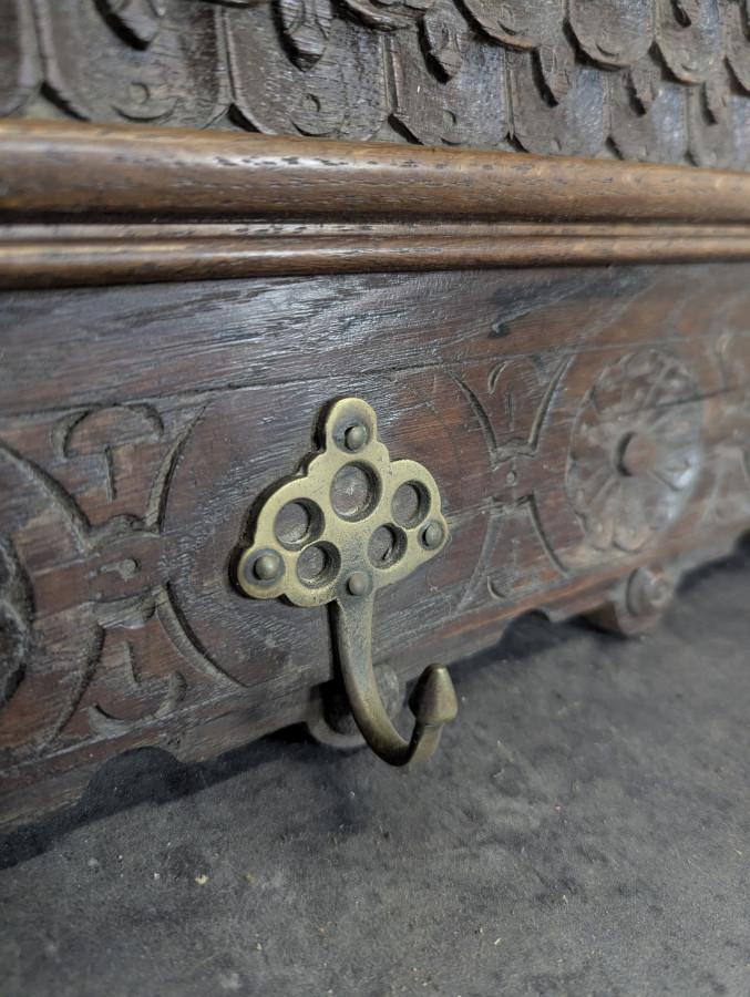 Etagère murale de style Renaissance en chêne fin XIXème