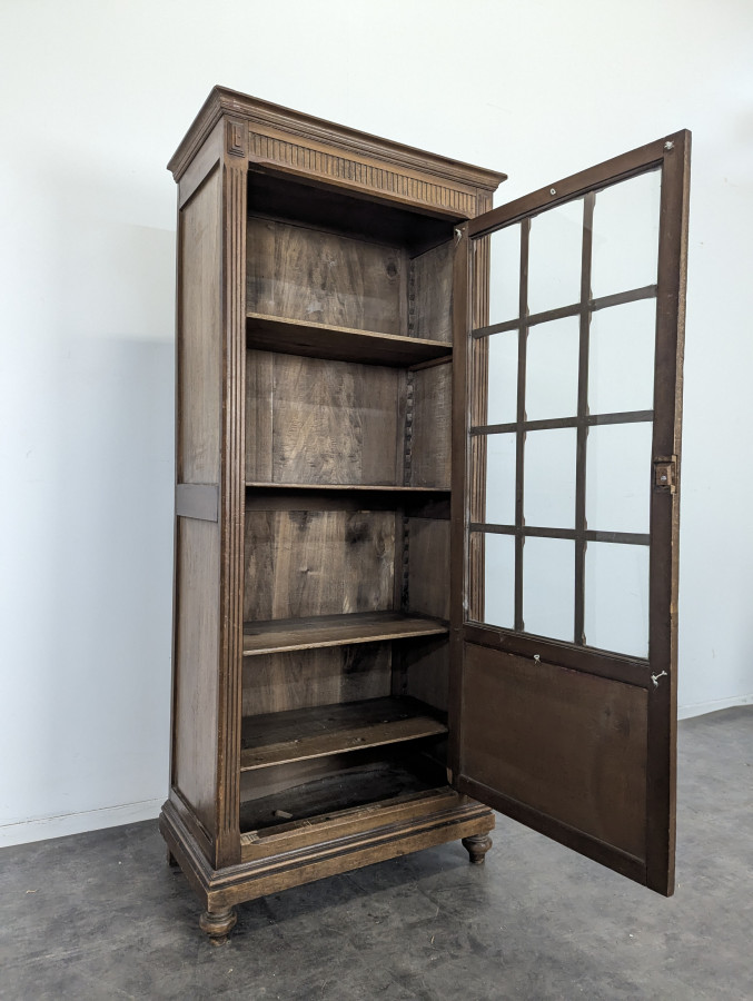 Vitrine Parisienne en chêne époque Reconstruction