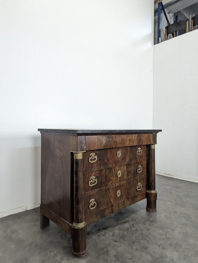 Commode époque Empire avec jeu de bronze