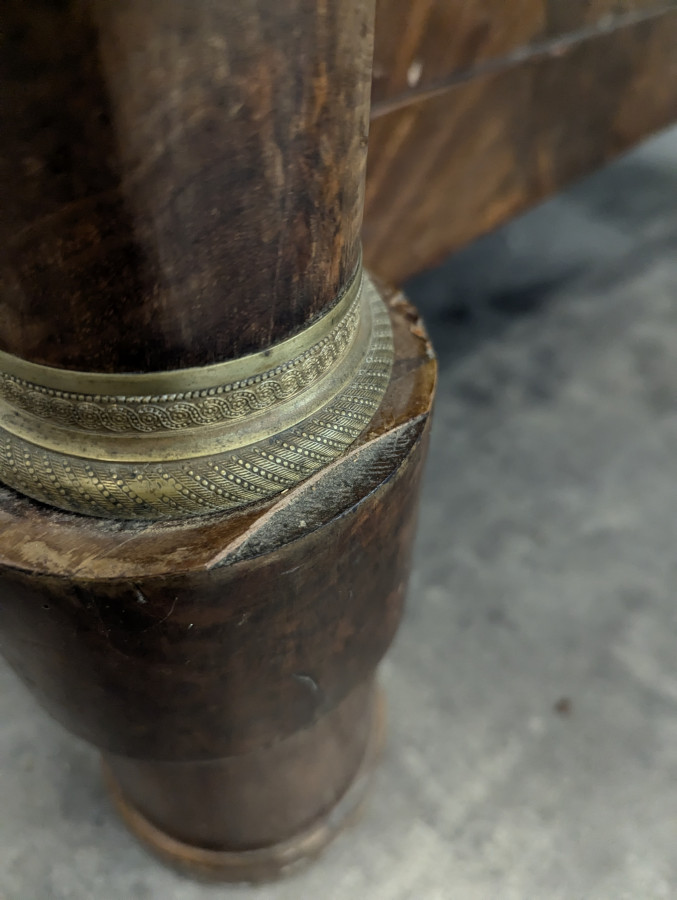 Commode époque Empire avec jeu de bronze