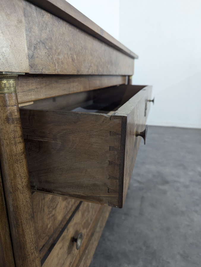 Commode de style Empire en Noyer et Ronce de Noyer