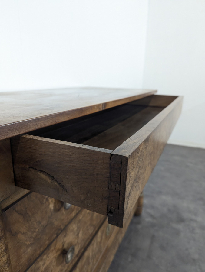 Commode de style Empire en Noyer et Ronce de Noyer