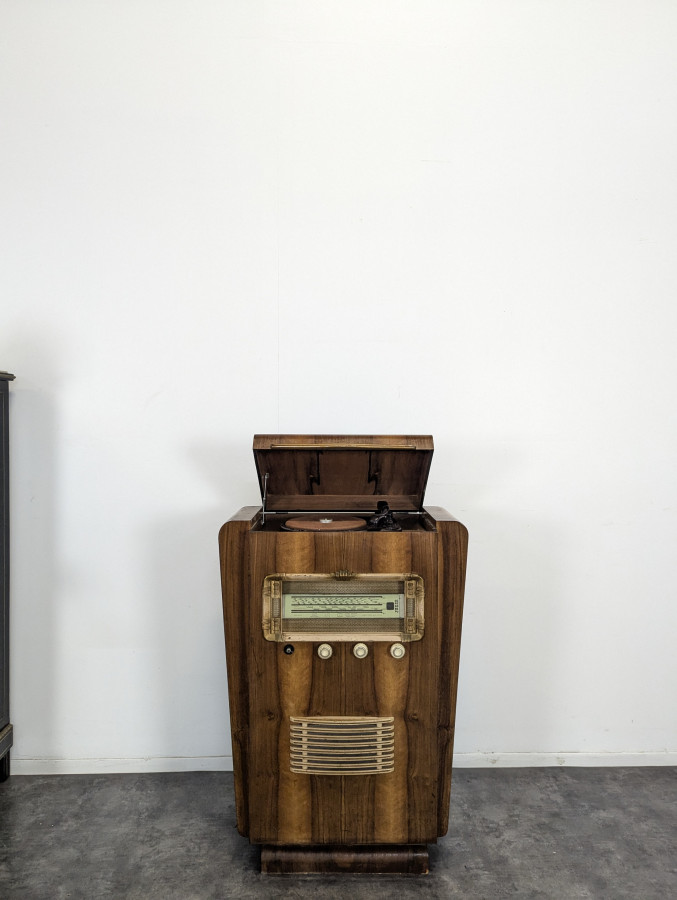 Poste radio tourne disque des années 40
