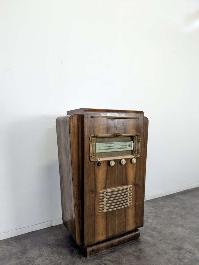 Poste radio tourne disque des années 40