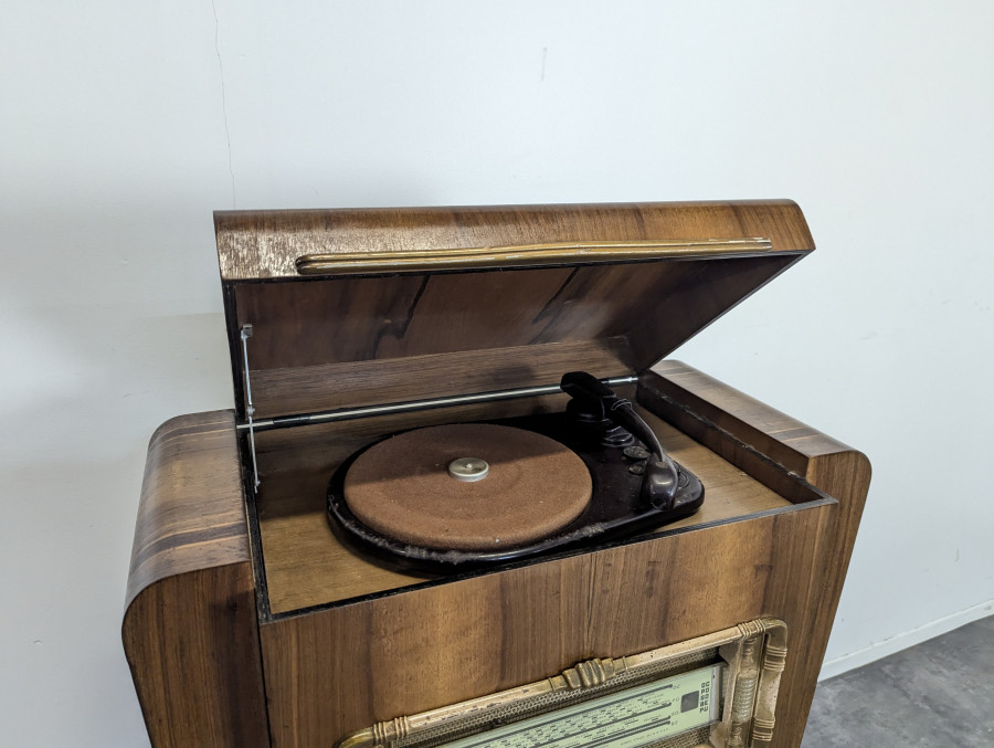 Poste radio tourne disque des années 40