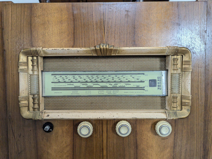 Poste radio tourne disque des années 40