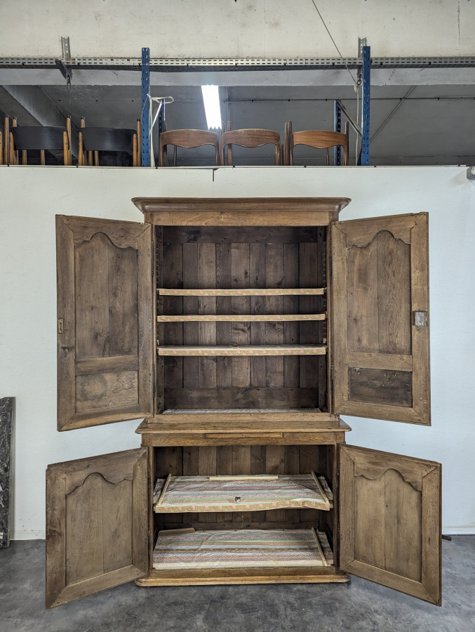 Buffet d'office sur plinthes en chêne