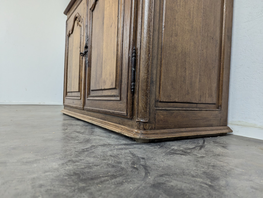 Buffet d'office sur plinthes en chêne