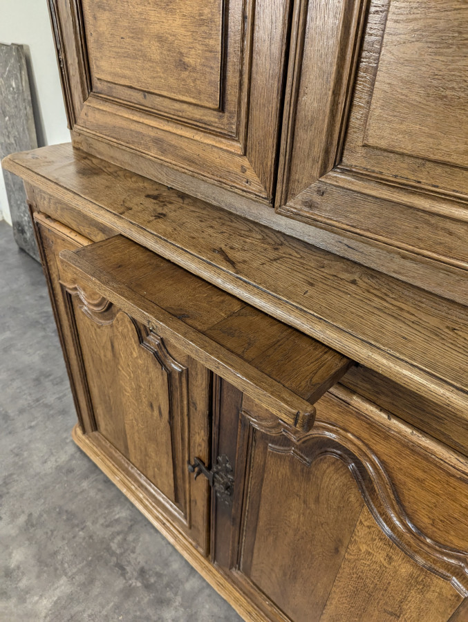 Buffet d'office sur plinthes en chêne