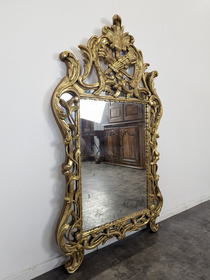 Miroir en bois doré à pareclose de style régence fin XIXeme