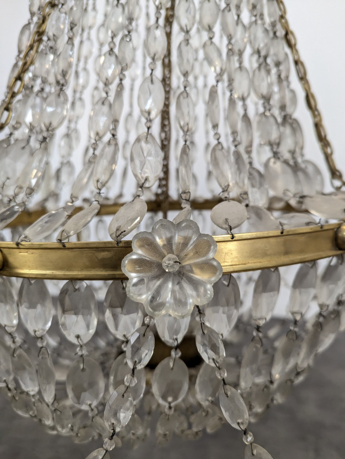 Lustre mongolfière à pampilles et monture en bronze