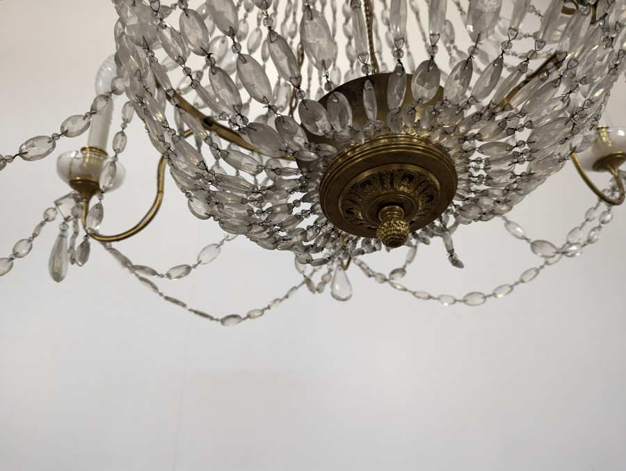 Lustre mongolfière à pampilles et monture en bronze