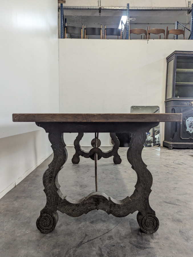 Table à manger espagnole en chêne
