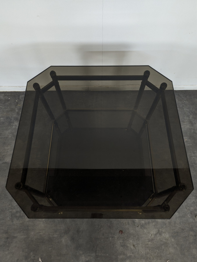 Table basse en laiton et verre fumé années 80