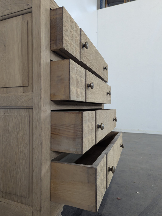 Commode brutaliste avec pointes de diamants décapée