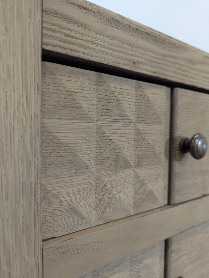 Commode brutaliste avec pointes de diamants décapée