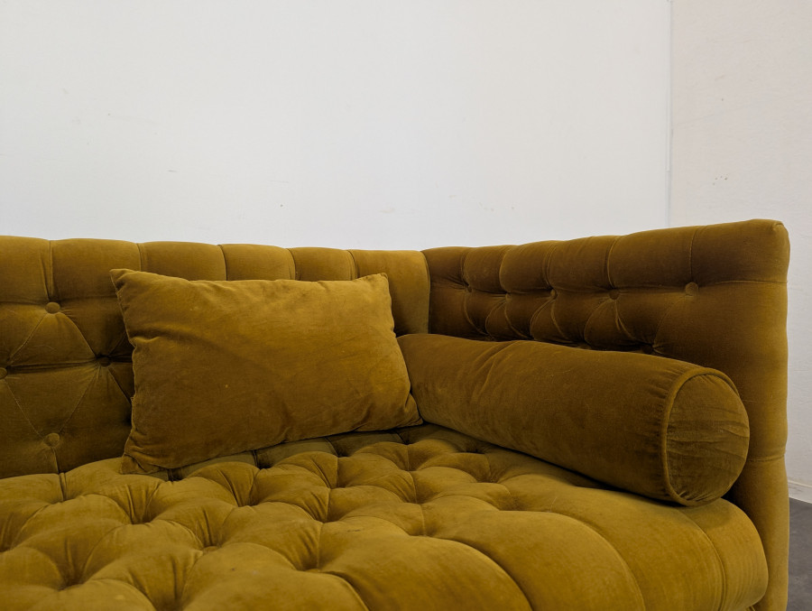 Canapé en velour couleur Safran