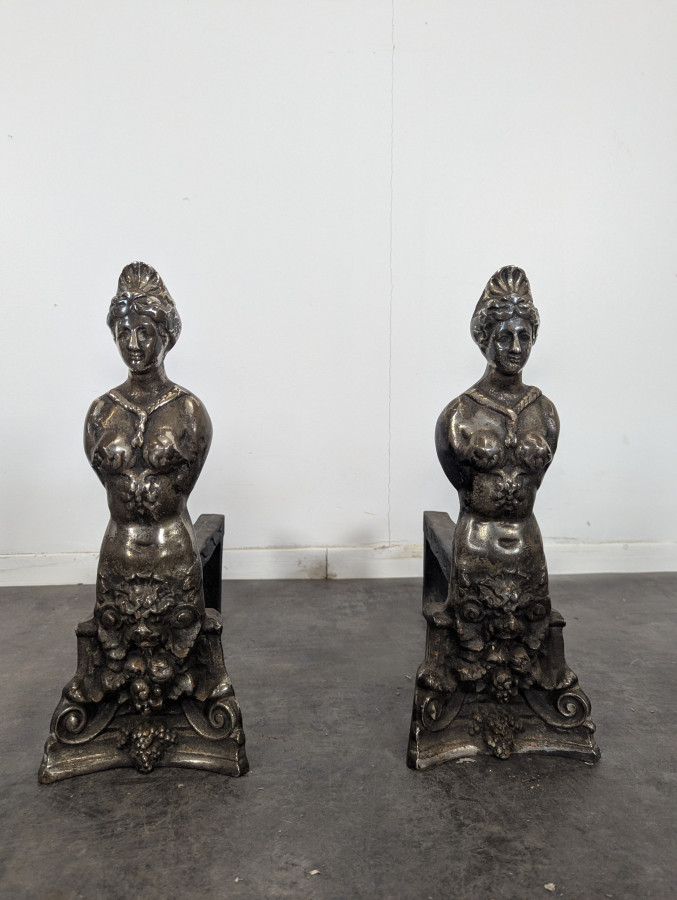 Paire de chenets en fonte de fer style Renaissance