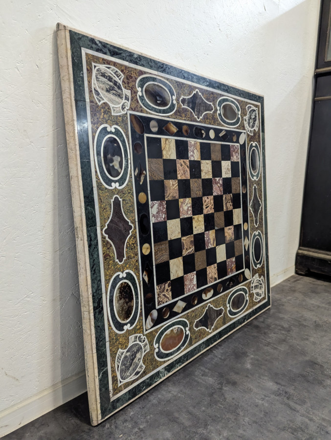 Plateau d'échecs en marqueterie de marbre